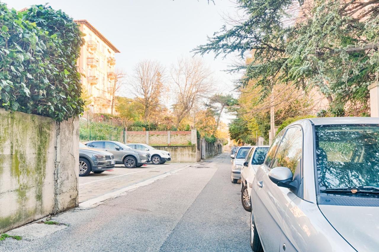 Ressmann 1 - 10 Min From Teatro Rossetti Apartment Trieste Luaran gambar